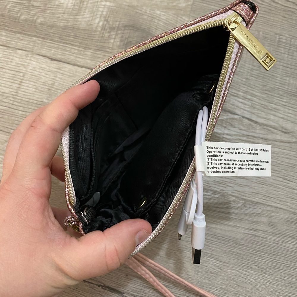 Liz Claiborne Wristlet - Picture 3 of 4